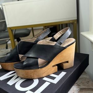 Tory Burch Black Cross Wooden Wedge Shoe Women’s